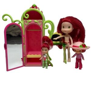 Strawberry Shortcake Wardrobe & 3 Dolls